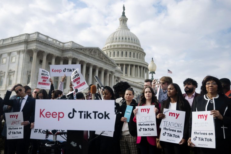 250109-tiktok-capitol-mn-1355-cbc204 ماذا يعني حظر تيك توك بأميركا؟
