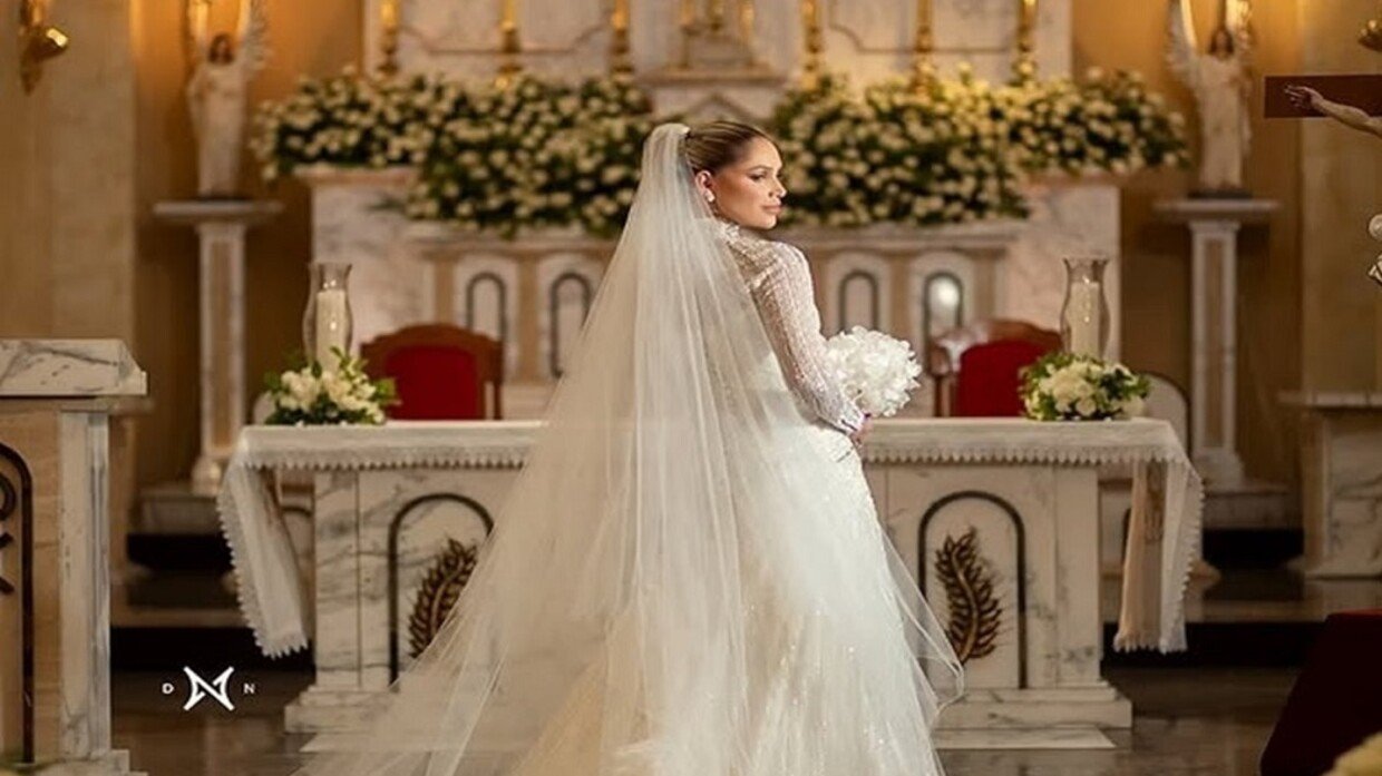 لاعب برازيلي يحتفل بزفافه من قريبة زوجته (صور)