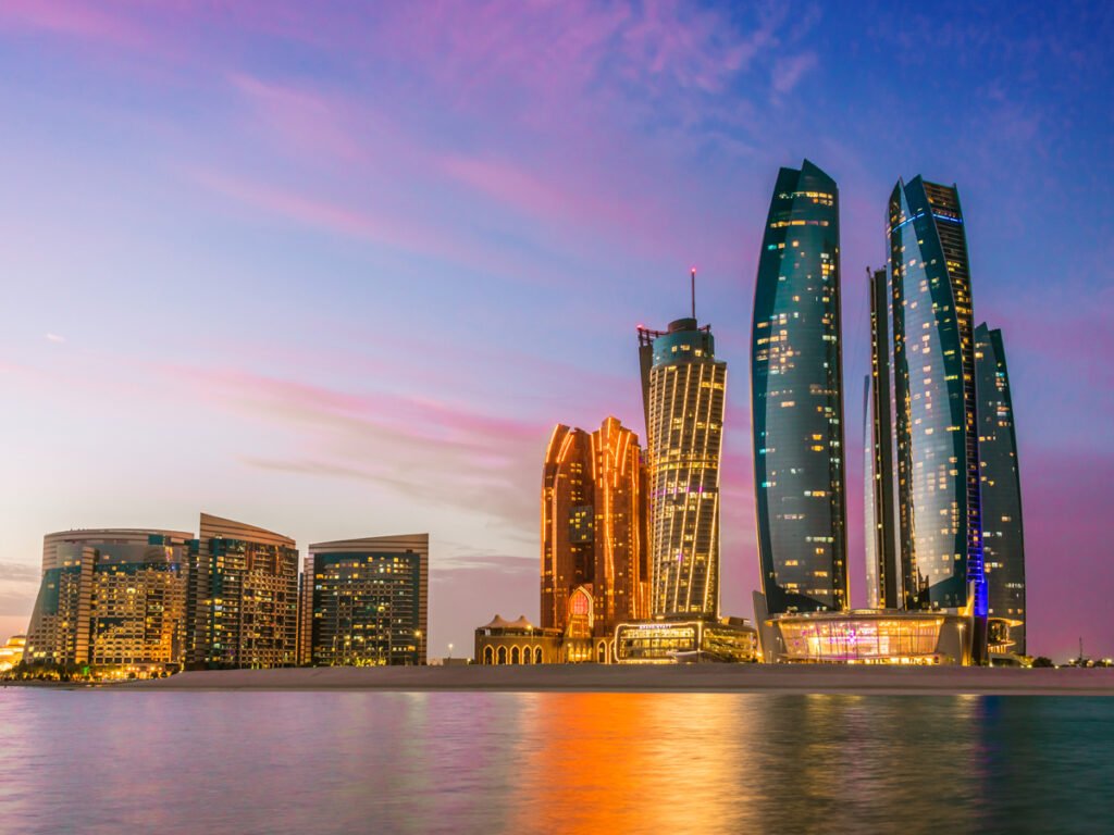 دولة عربية تستقبل 2025 برقم قياسي