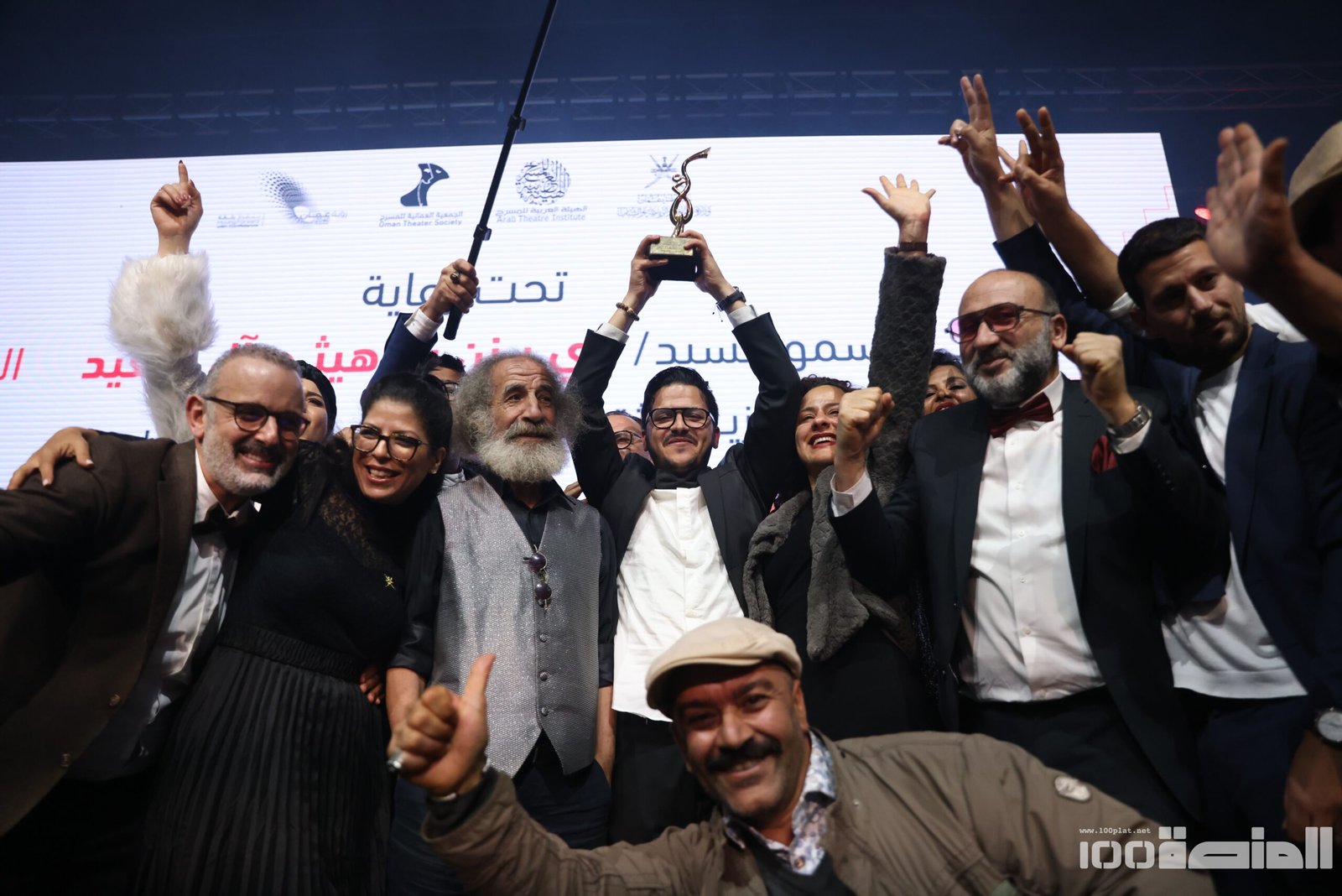 من فوز مسرحية البخارة التونسية - 100plat.net