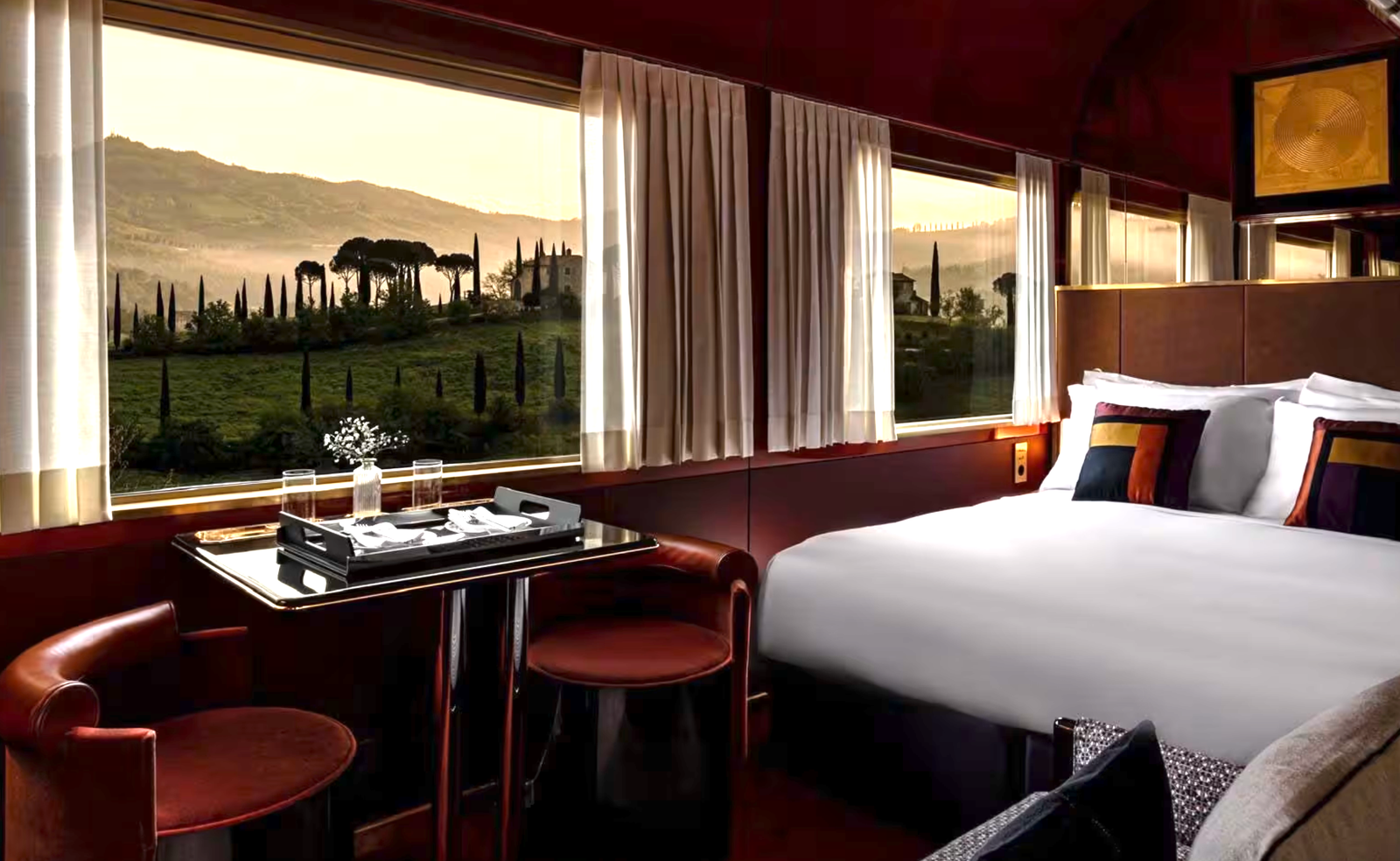 سيوفر قطار "لا دولتشي فيتا" رحلات فاخرة في إيطاليا.