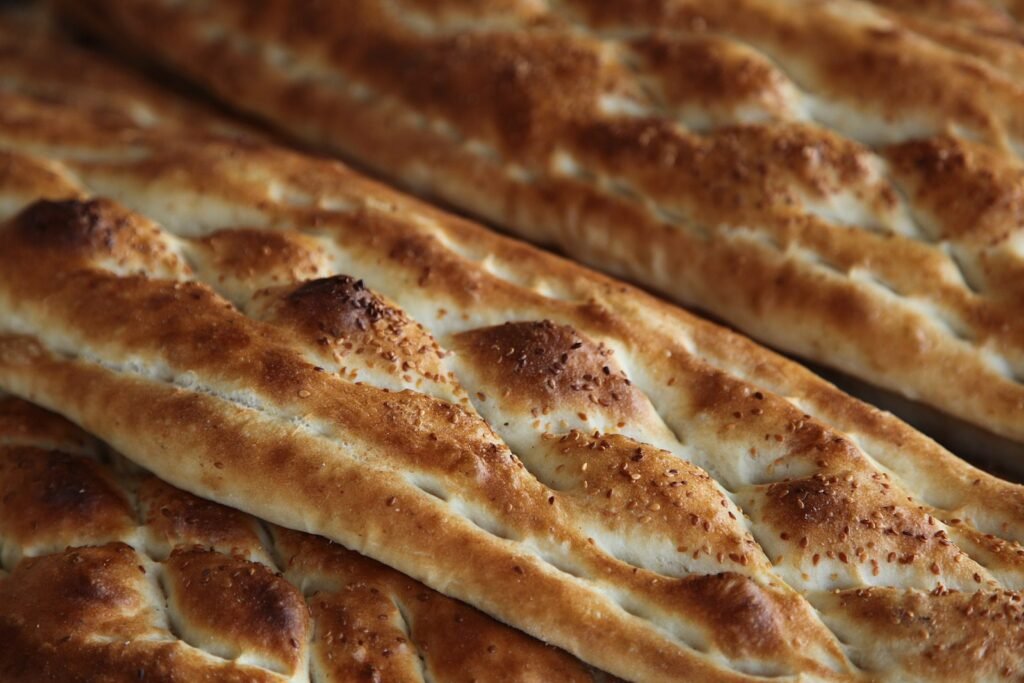 Tirnakli_pide_1-1024x683 تعرف على تاريخ خبز البِيدا التركي