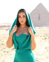 download هنا الزاهد والأهرامات