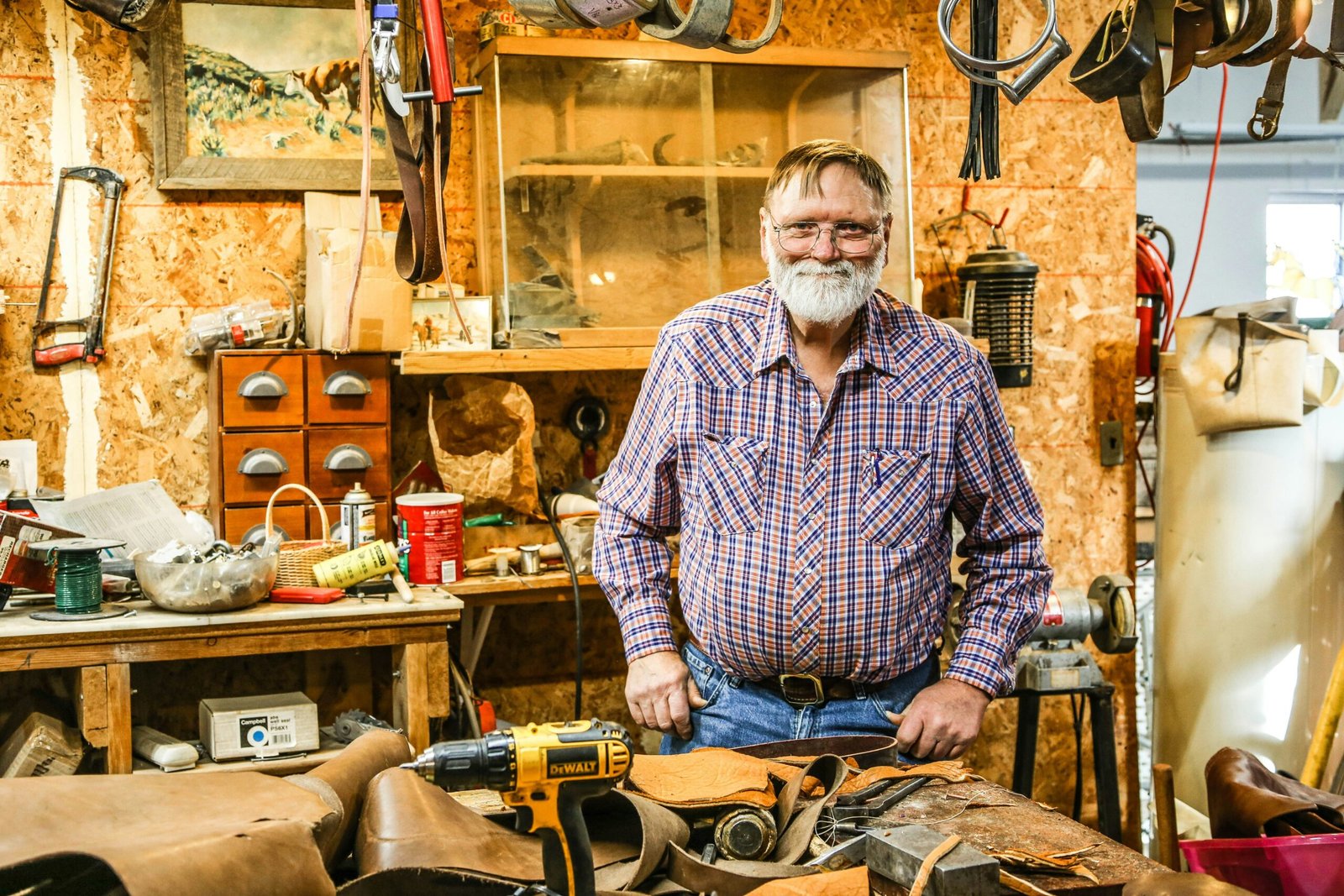 كبير سن يعمل - من الانترنت