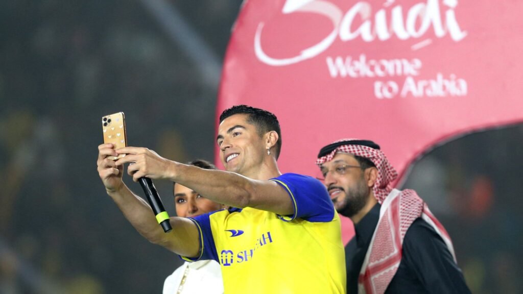 حقيقة امتلاك رونالدو أسهمًا في النصر السعودي