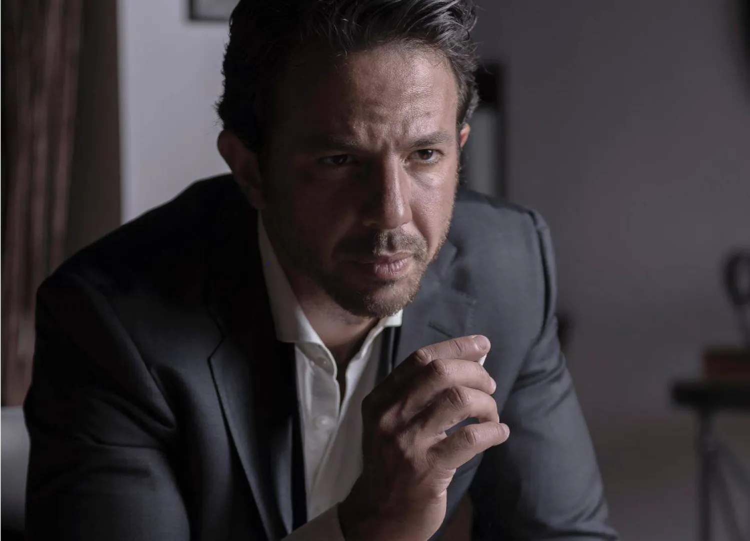 عمر الشناوي يثير الجدل بسبب الخيانة