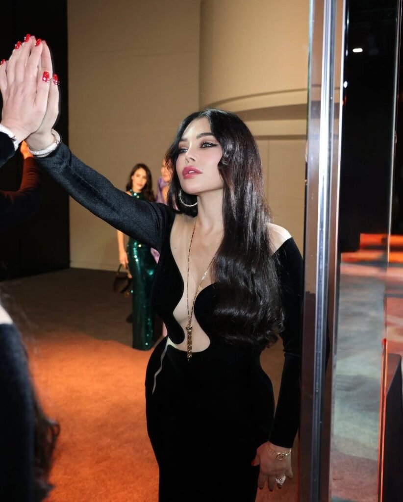yanina-yuliadashayaninayaninacoutureYaninaCoutureParisFashionWeekParisHaifaWehbe1_994720-822x1024 فستان هيفاء وهبي يتصدر التريند
