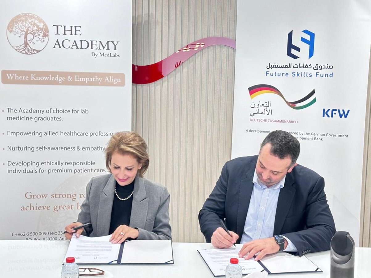 أكاديمية مدلاب توقع اتفاقية تعاون مع صندوق كفاءات المستقبل لتأهيل الخريجين الجدد لسوق العمل