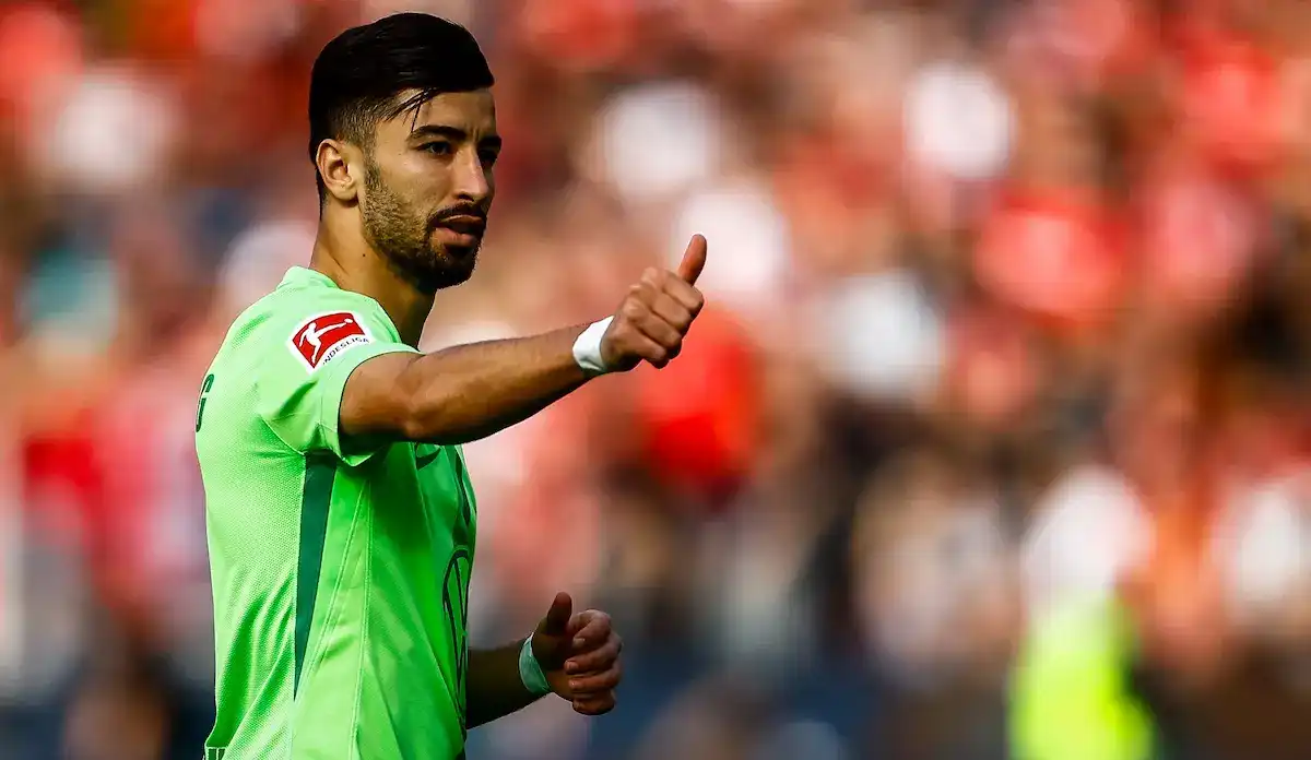 ليفربول وآرسنال يتصارعان على نجم الجزائر