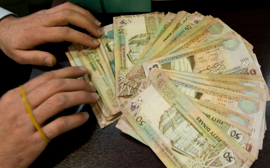 الحجز على أموال آلاف المواطنين