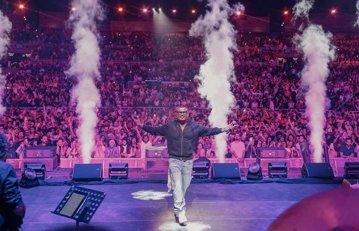 عمرو-ذياب-2 بإطلاله تثير الجدل ... عمرو دياب في البحرين - صور