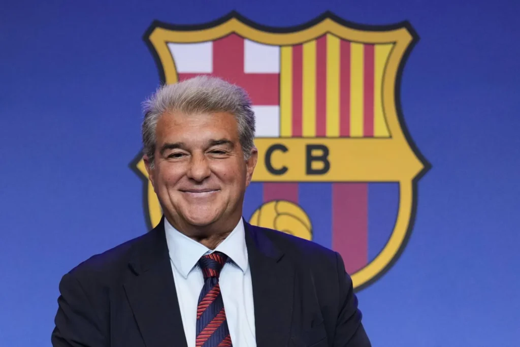 لابورتا يُحمل التحكيم مسؤولية خروج برشلونة من دوري الأبطال