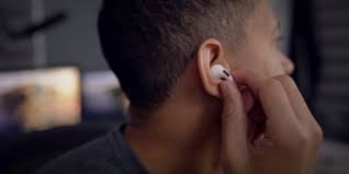 download في العمل .. سماعات AirPods قد تتجسس عليك!