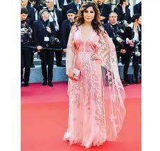 اليسا ريا أبي راشد .. لهذا السبب تجاهل مصوري كان إليسا