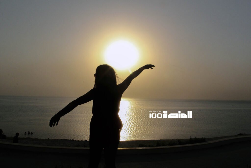 مشهد-للغروب-والبحر-100plat.net_-1024x683 في عالم الطرقات.. ابحث عن الوطن