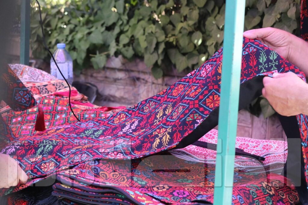 Image00023-1024x683 الأردن.. سوق جارا منصة للإبداع العماني- صور