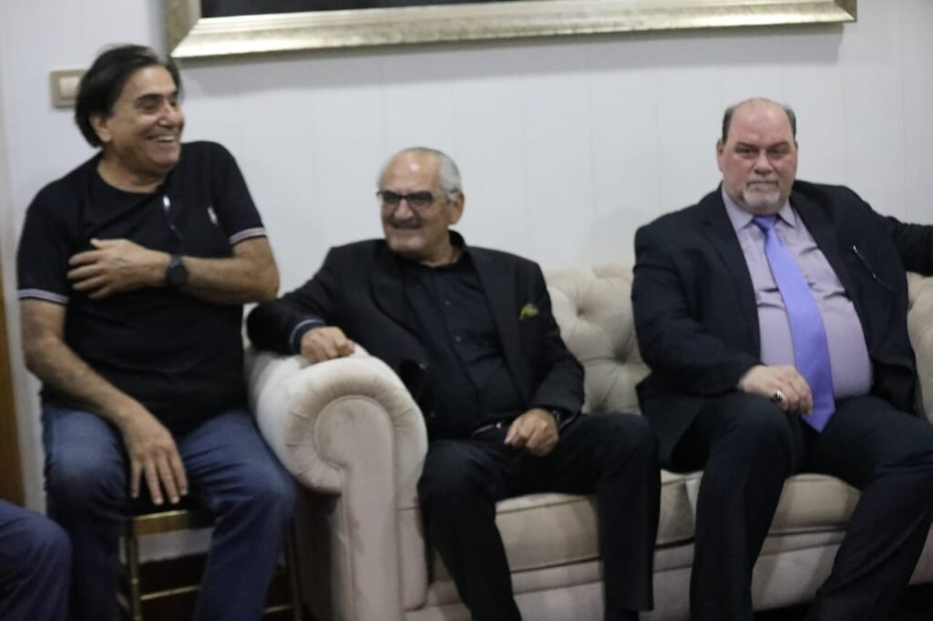 المنصة 100