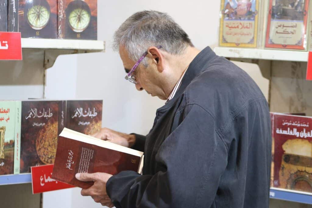 معرض عمّان الدولي للكتاب… أسعار مرتفعة وإقبال متردد على الورقي أمام صعود الإلكتروني
