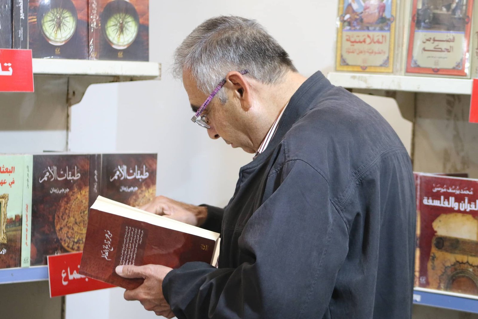 معرض عمّان الدولي للكتاب… أسعار مرتفعة وإقبال متردد على الورقي أمام صعود الإلكتروني