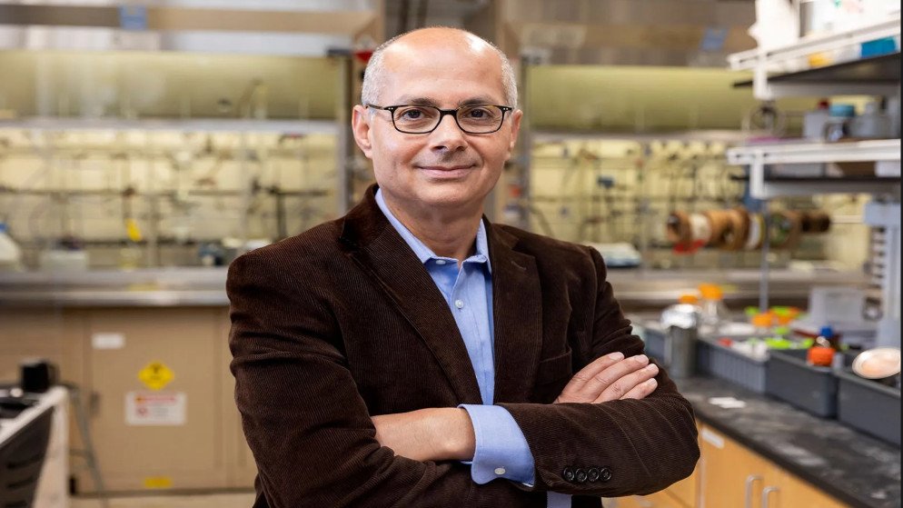 عمر ياغي .. أول أردني يفوز بجائزة نوبل للكيمياء لعام 2025