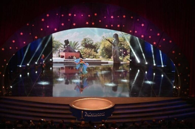 المرأة العربية وفن المسرح: من التحدي إلى الريادة