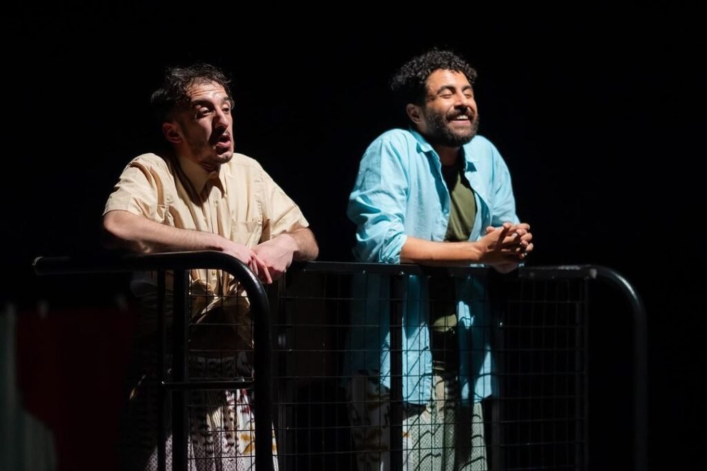 ضوء… حين يبهت المسرح ويغيب صاحبه