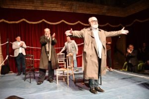 أهمس في أذني