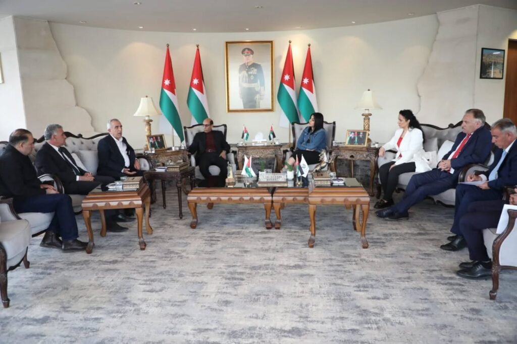 الرواشدة يلتقي المسرح الحر ويؤكد دعم نوعي لتعزيز حضور المسرح الأردني عربياً