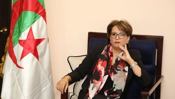 المنصة 100 