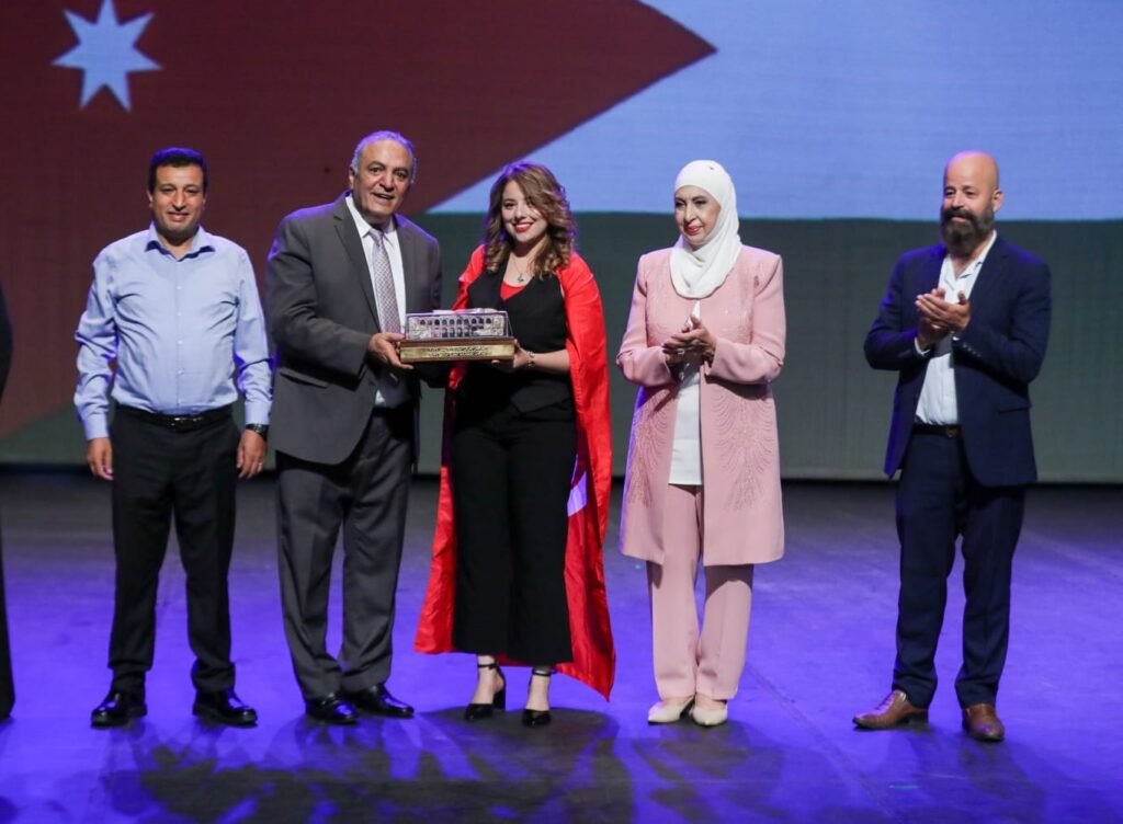 المنصة 100