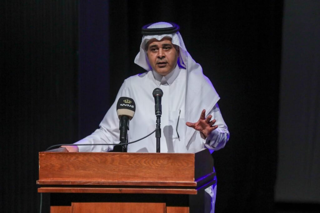 المنصة 100