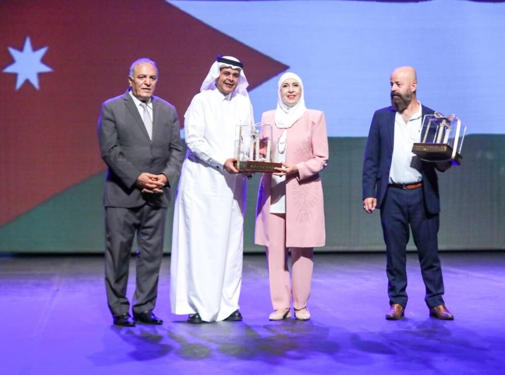 المنصة 100