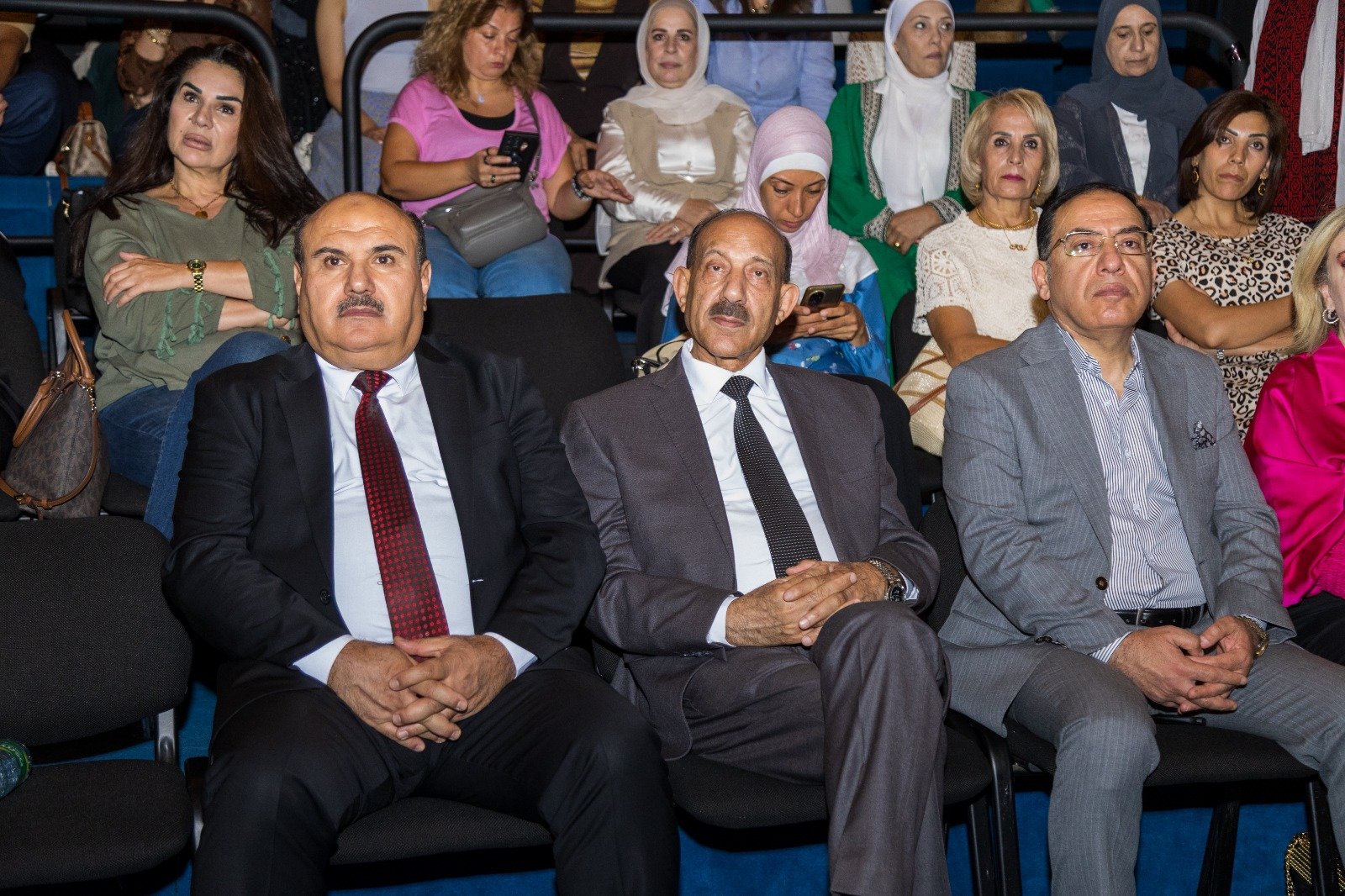 المنصة 100 
