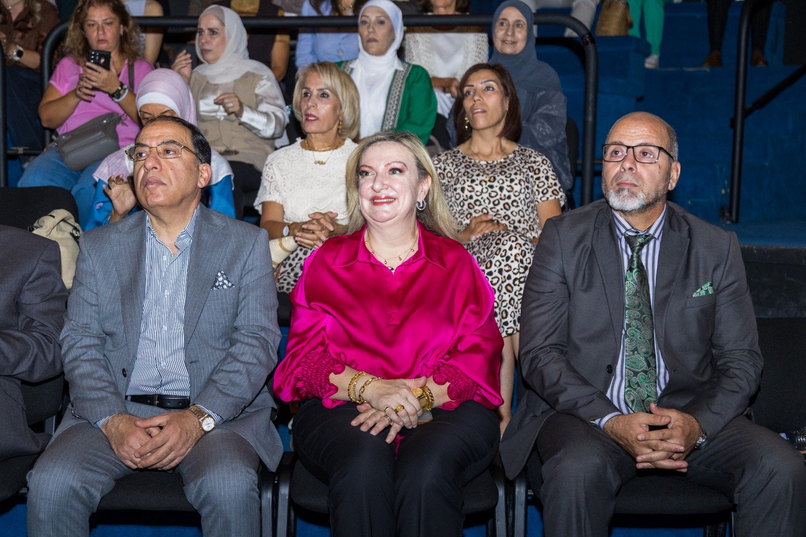 المنصة 100 
