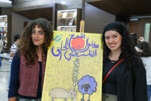 حين تصعد السنبلة إلى الخشبة .. رام الله تحوّل القمح الفلسطيني إلى مسرح وكوميكس