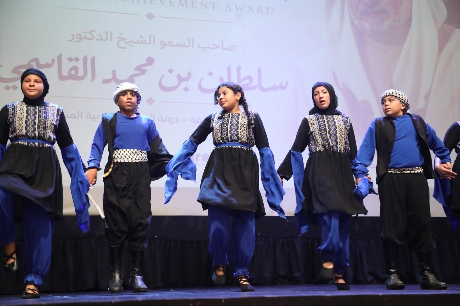 المنصة 100 