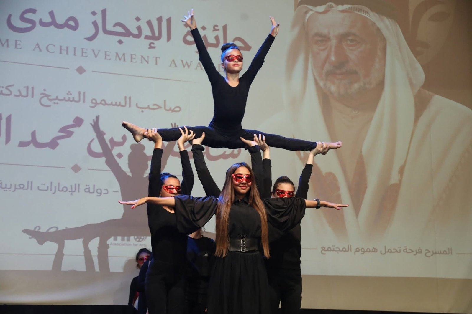 المنصة 100 