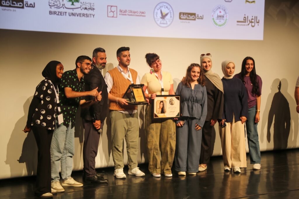 المنصة 100