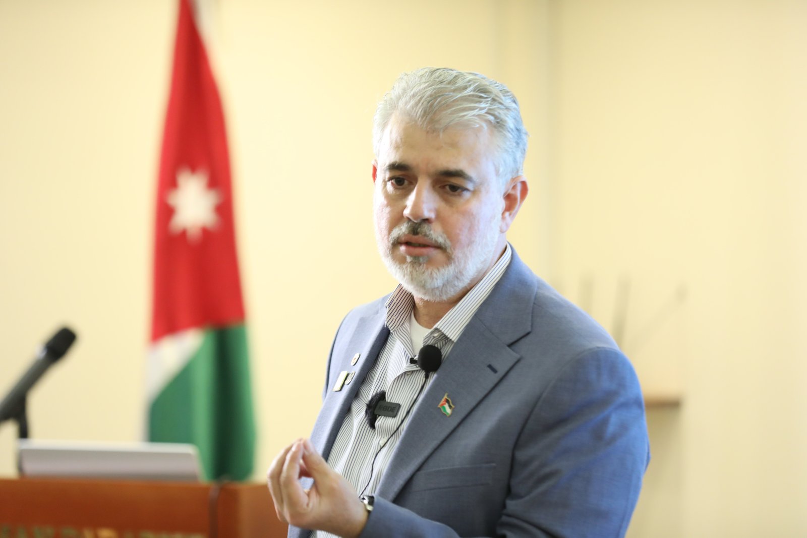 المنصة 100 